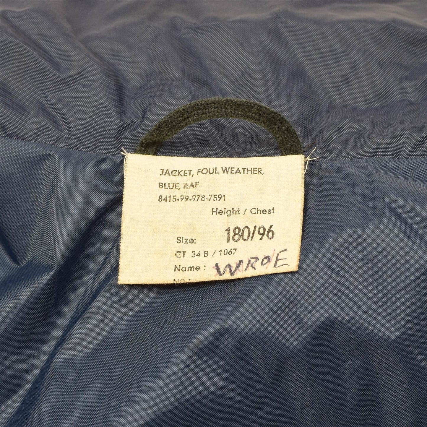 Britanijos RAF striukes vidine etikete, rodanti dydį 180/96 ir atsparios medžiagos informacija RAF uniformai