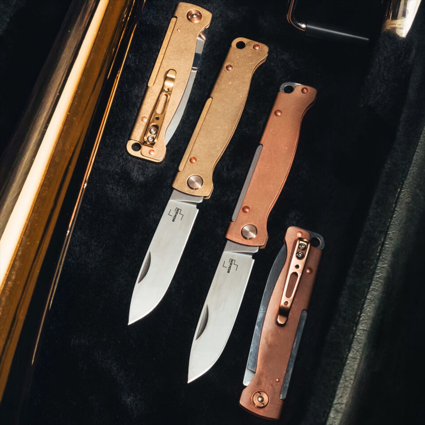 Boker Plus Atlas sulankstomas kišeninis peilis iš 12C27 plieno su varine rankena ir giluminio nešiojimo klipsu.