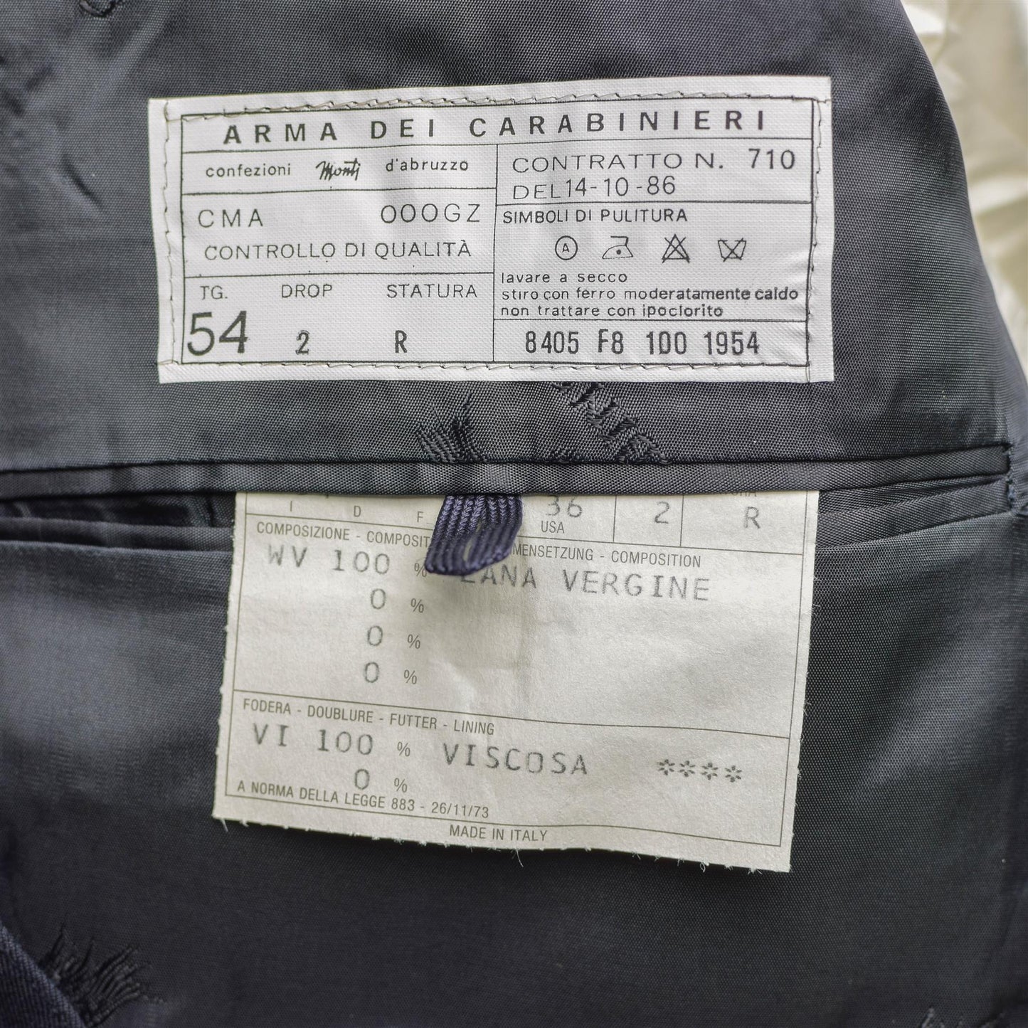Italijos policijos pajėgų paradinis švarkas mėlynos spalvos, vilnos audinys, sidabrinės sagos, originalus etiketės ženklinimas.