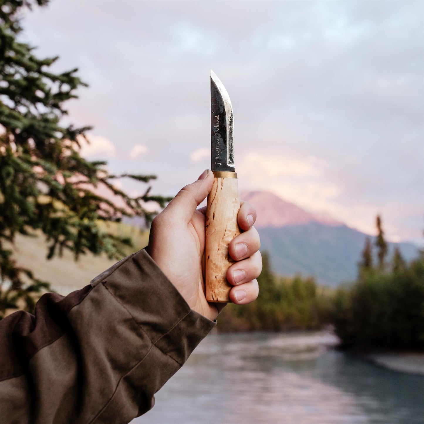 Marttiini Kiehinen fiksuotas drožinėjimo peilis 9cm nerūdijančio plieno su ergonomine beržo rankena gamtoje