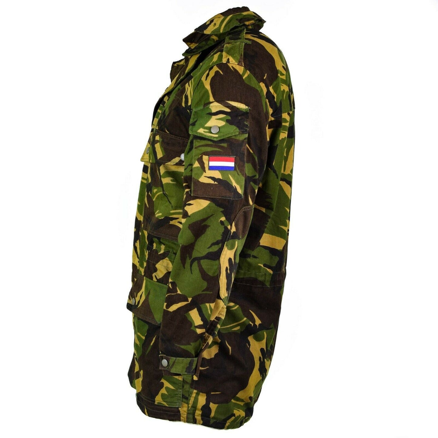 Olandijos kariuomenės parka stiliaus M65 striukė DPM marginimas su Nyderlandų vėliava ant rankovės.