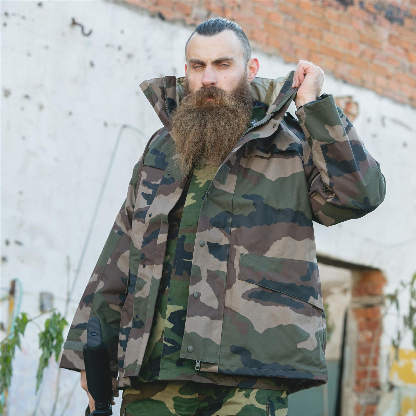 Prancūzijos kariuomenės vandeniui atspari parka CCE marginimas su gobtuvu