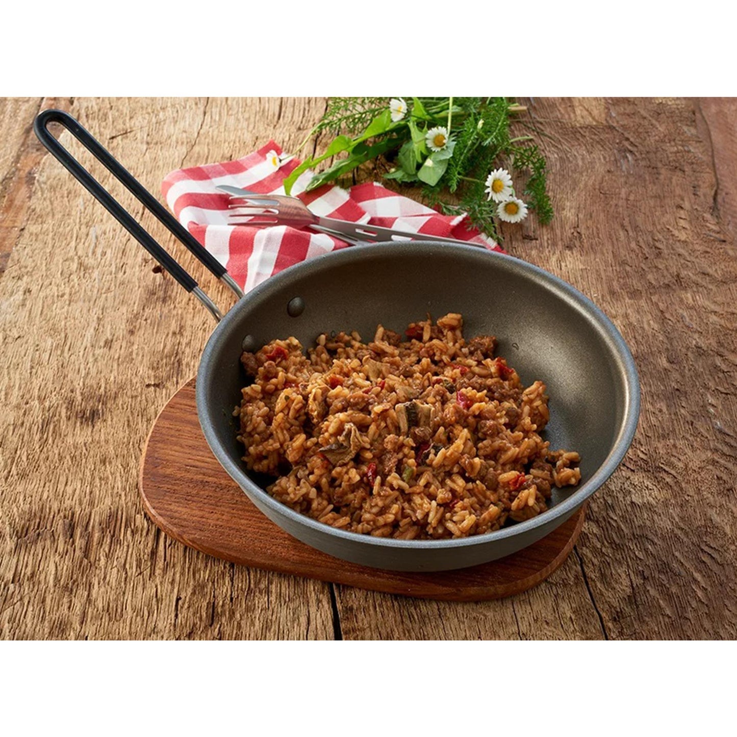 Trek'N Eat pagrindinis patiekalas "Kaloringas jautienos stroganovas" dehidratuotas maistas išgyvenimui lauke.