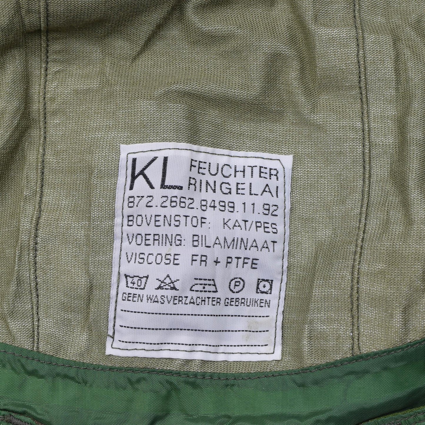 Nyderlandų kariuomenės parka tipo striukės gobtuvo DPM marginimo audinio priežiūros etiketė.