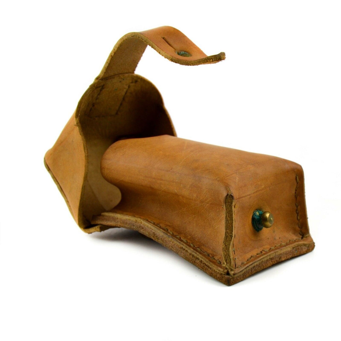Jugoslavijos kariuomenės odinis dėklas šoviniams vintažinis rudas su užsegimu ir natūralios odos apdaila.