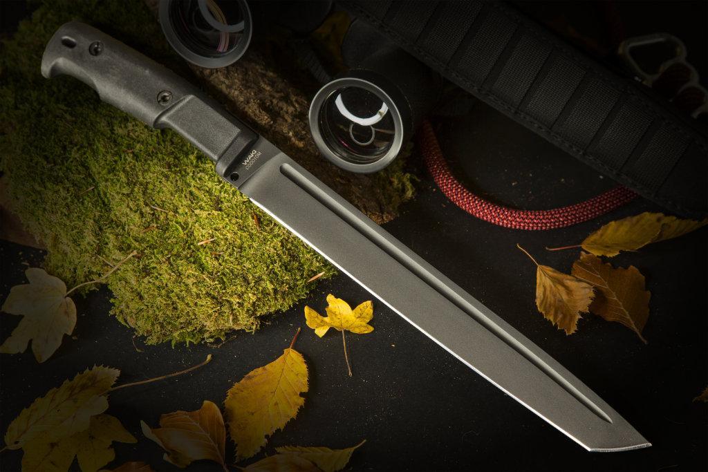 ExtremaRatio WAKI tanto formos mačetė N690 plienas forpreno rankena su juodu dizainu ir Cordura dėklu.