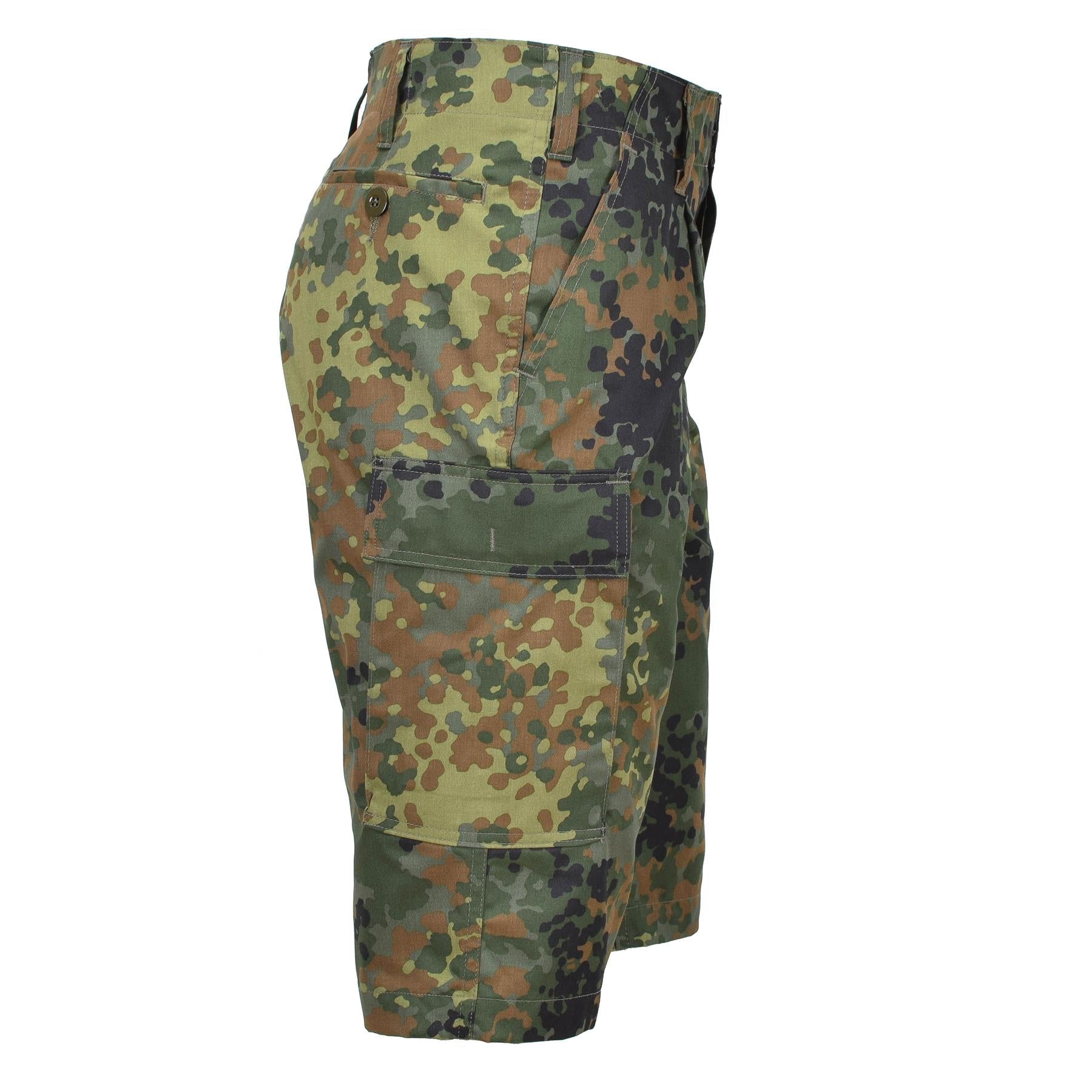 Leo Kohler šortai iki kelių Flecktarn marginimo vyriški kamufliažiniai, patvarūs ir funkcionalūs šortai.