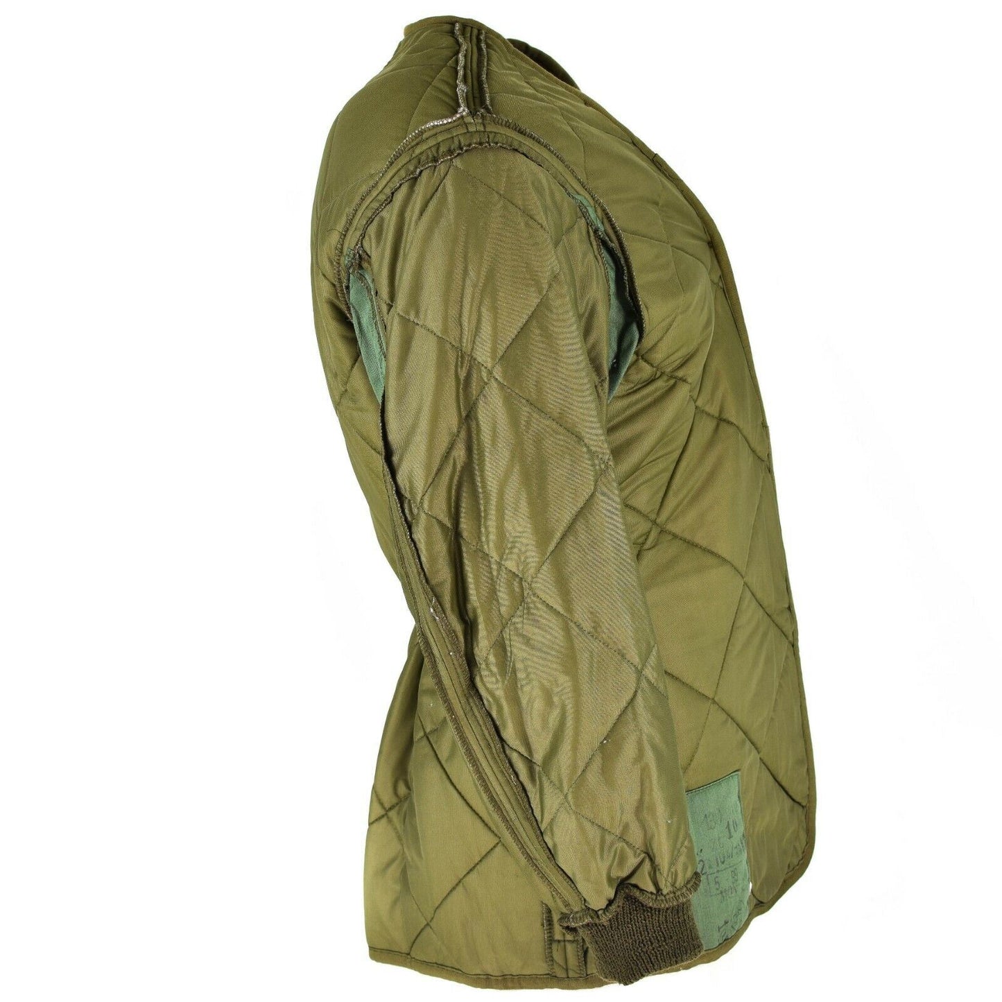 Lenkijos kariuomenės striukės pamušalas dygsniuotas alyvuogių spalvos, šiltas ir vintažinio stiliaus.