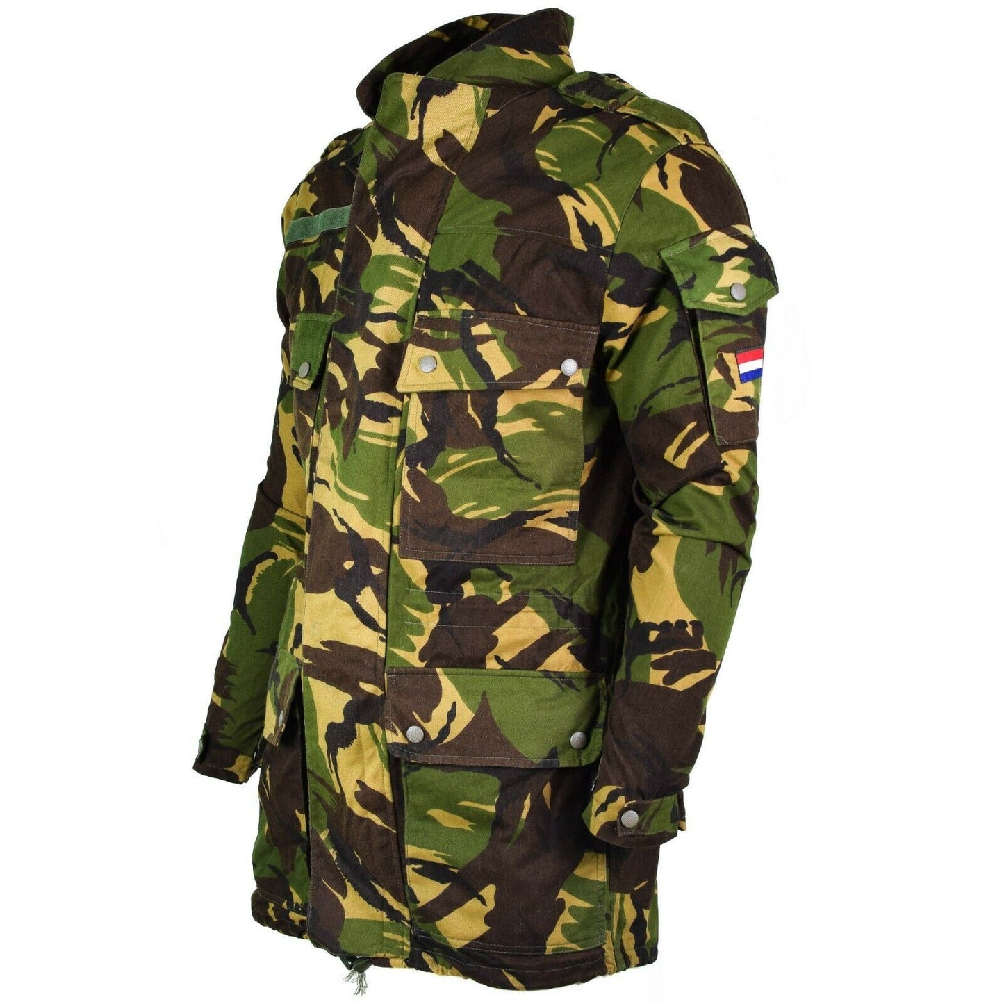Olandijos kariuomenės parka stiliaus M65 striukė DPM marginimas su keturiomis kišenėmis ir Nyderlandų vėliava.