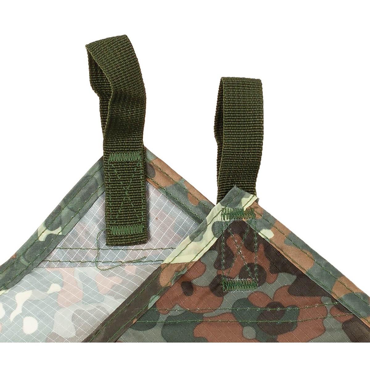 MFH vandeniui atsparus tentas su transportavimo krepšiu Flecktarn marginimo su tvirtomis siūlėmis ir kilpomis pritvirtinimui.