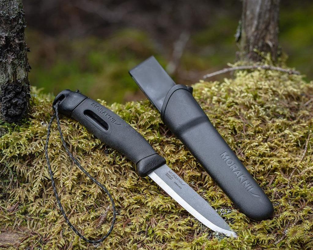 MORAKNIV Companion Spark universalus fiksuotas peilis su ugnies skeltuvu ir dėklu gamtos išgyvenimui.