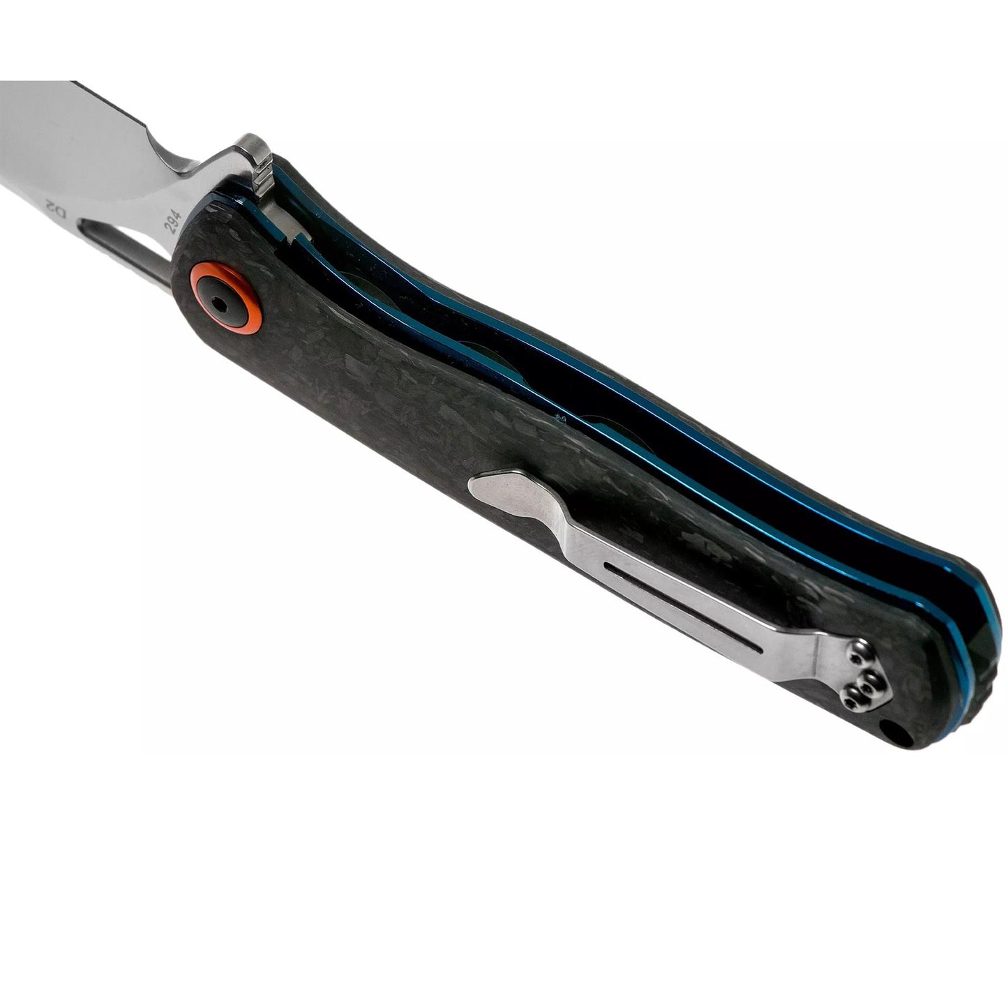 Boker Nebula kišeninis peilis su juoda anglies pluošto rankena ir mėlynomis detalėmis, rodomas iš šono