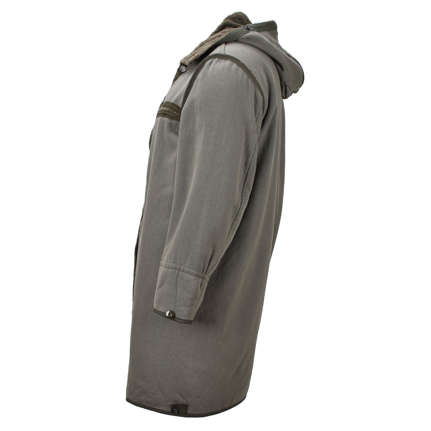 Vokietijos kariuomenės striukės pamušalas netikras kailis alyvuogių spalvos, šiltas ir lengvas, pagamintas iš 100% poliesterio.