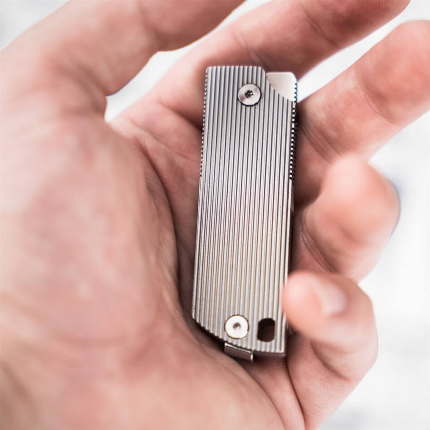 Boker Plus BabyX sulankstomas peilis iš D2 plieno kompaktiškas, tvirtas, ergonomiška aliuminio rankena ir frame lock sistema.