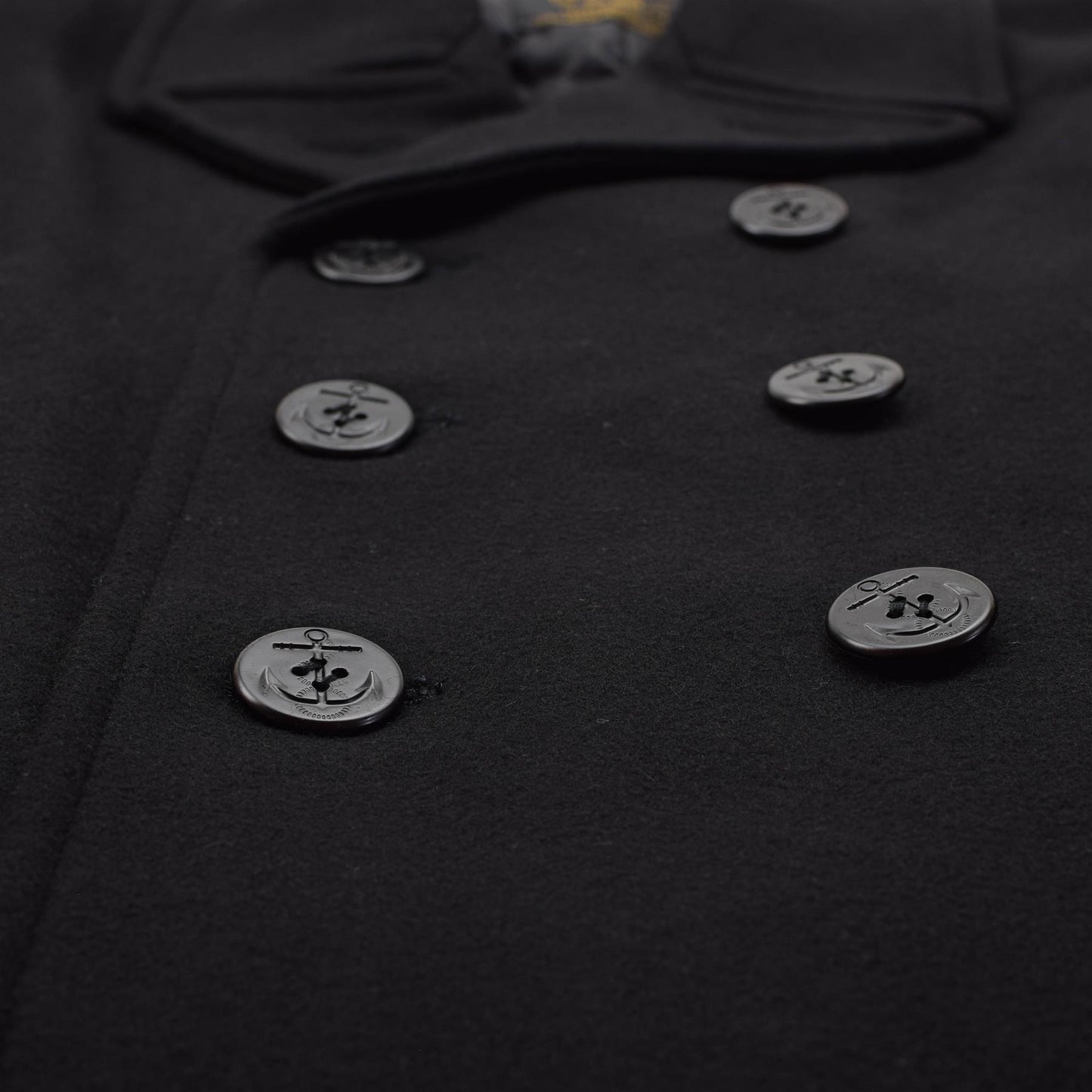 MIL-TEC jureiviškas puspaltis dvieilis iš vilnos mišinio juodas su inkarų motyvo sagomis ir klasikinio dizaino.