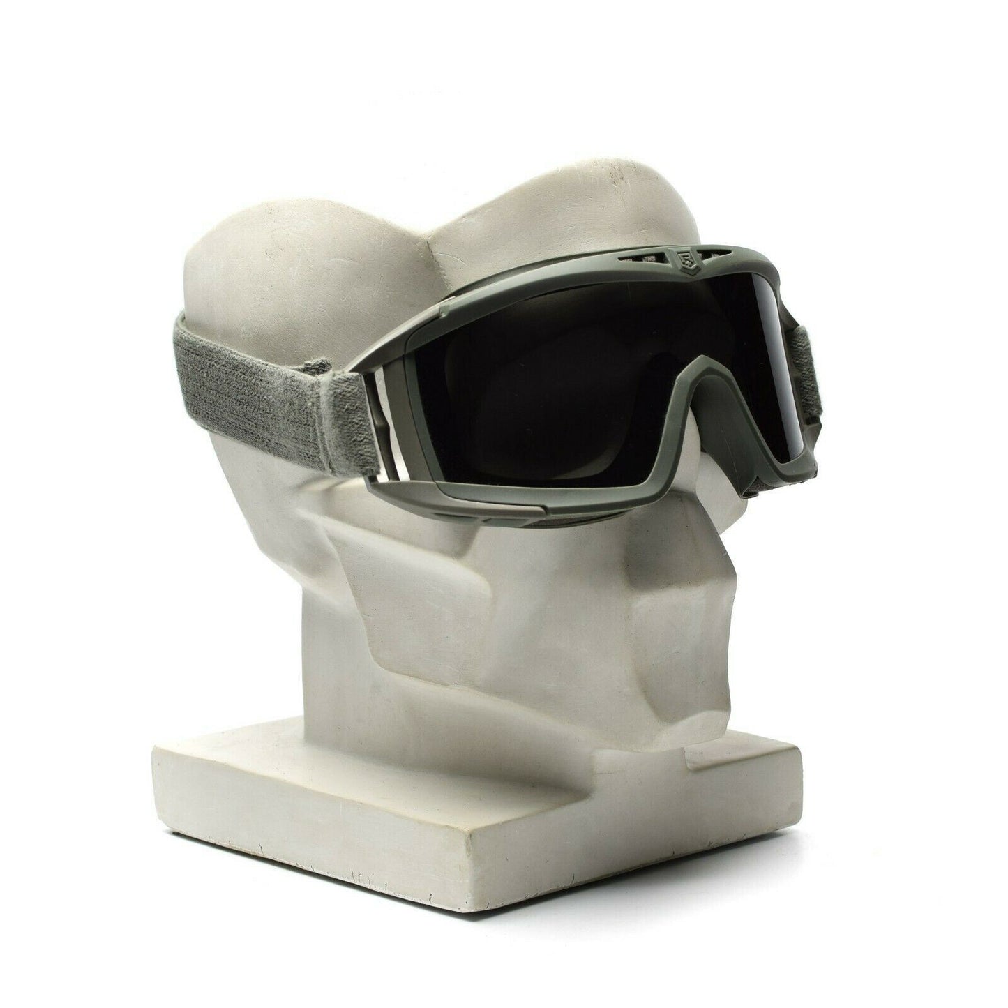 Bolle akiniai – alyvuogių spalvos apsauginiai akiniai, sukomplektuoti su patogiu prigludimu