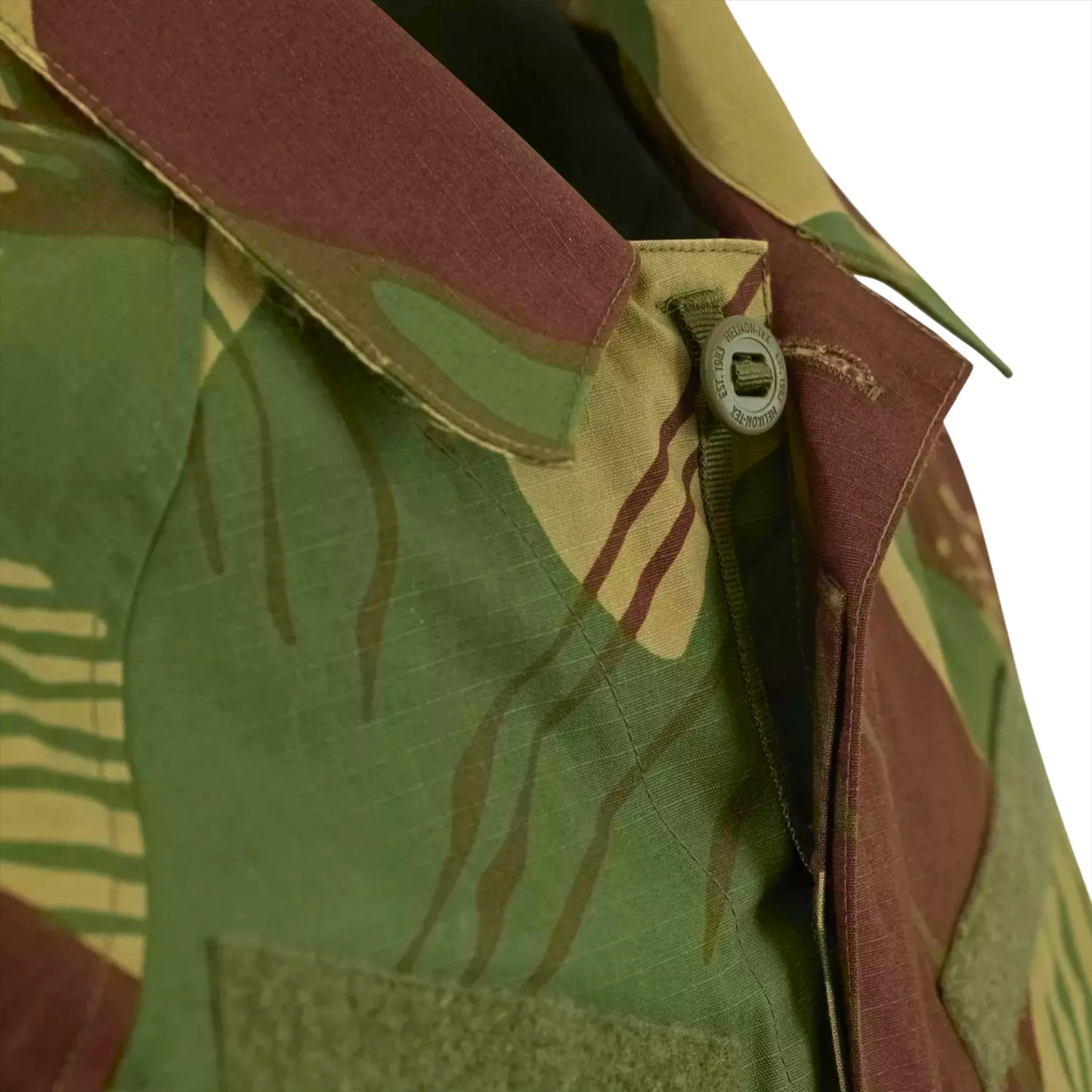 Helikon-Tex Raid taktiniai marškiniai su sutvirtintais alkūnių intarpais, kamufliažinis dizainas ir tvirtas audinys.