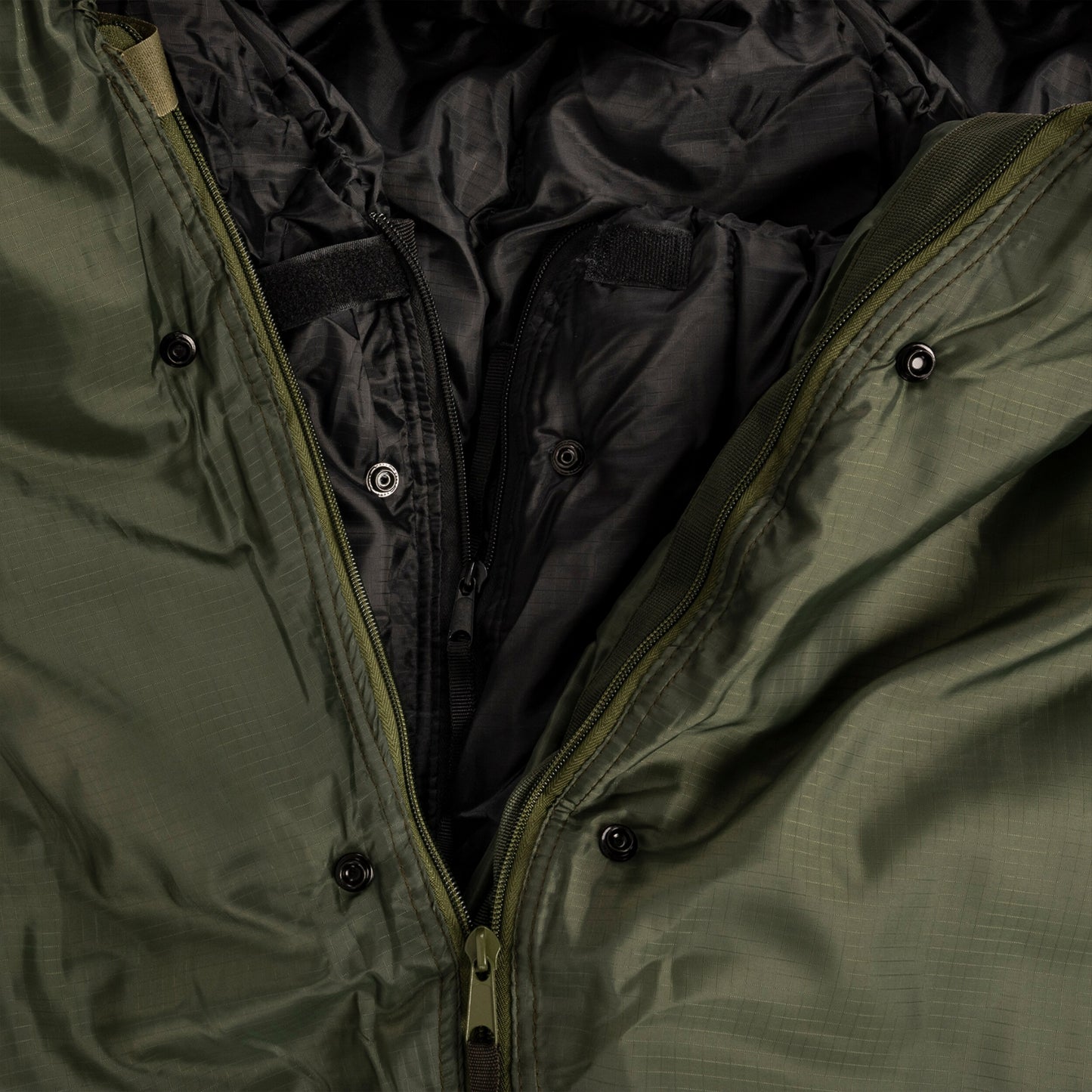 MIL-TEC modulinis U.S. tipo miegmaišis su vidiniu ir išoriniu sluoksniu, alyvuogių ir juodos spalvos.