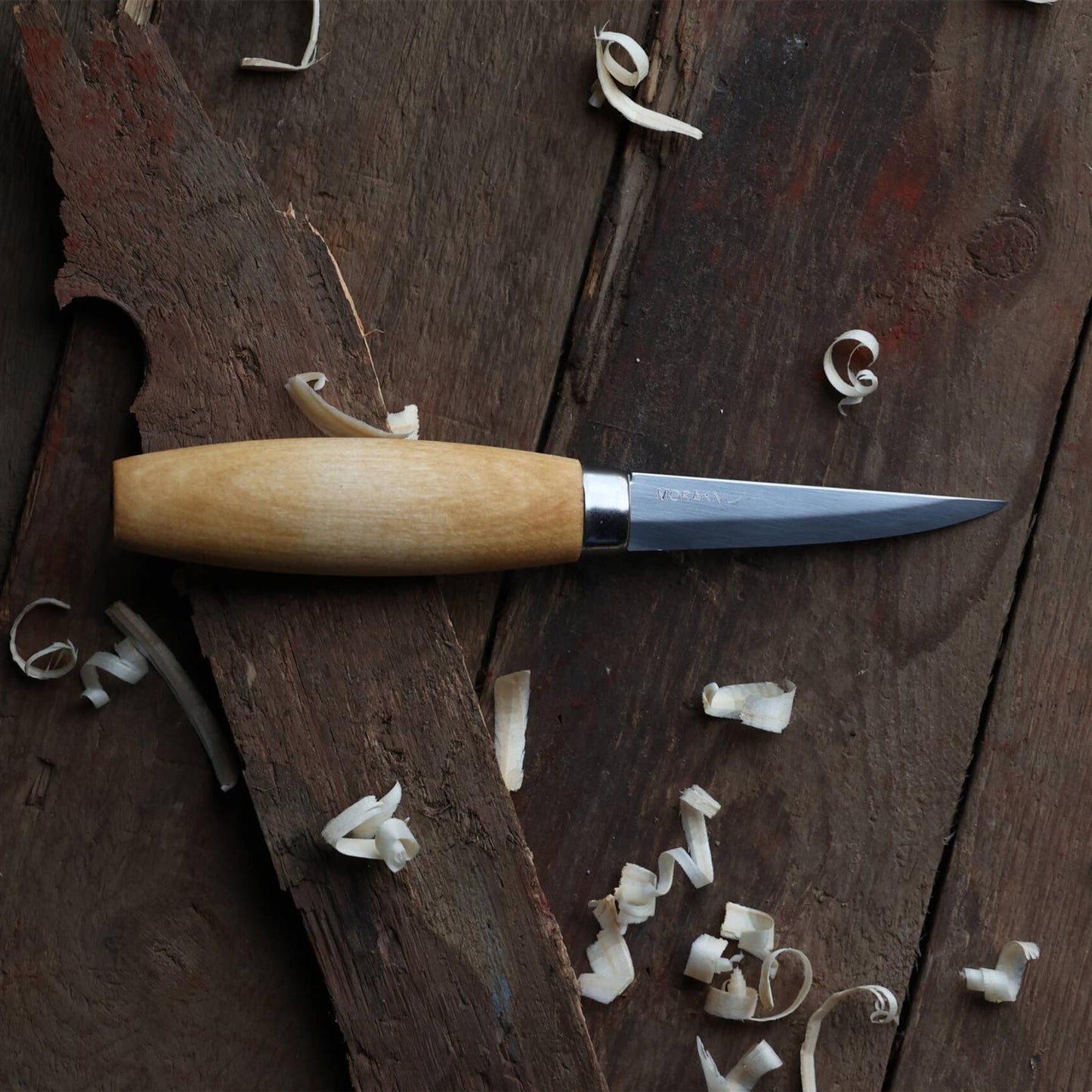 MORAKNIV Woodcarving 106 woodwork tool laminuoto anglinio plieno drožinėjimo peilis su mediniu rankena.