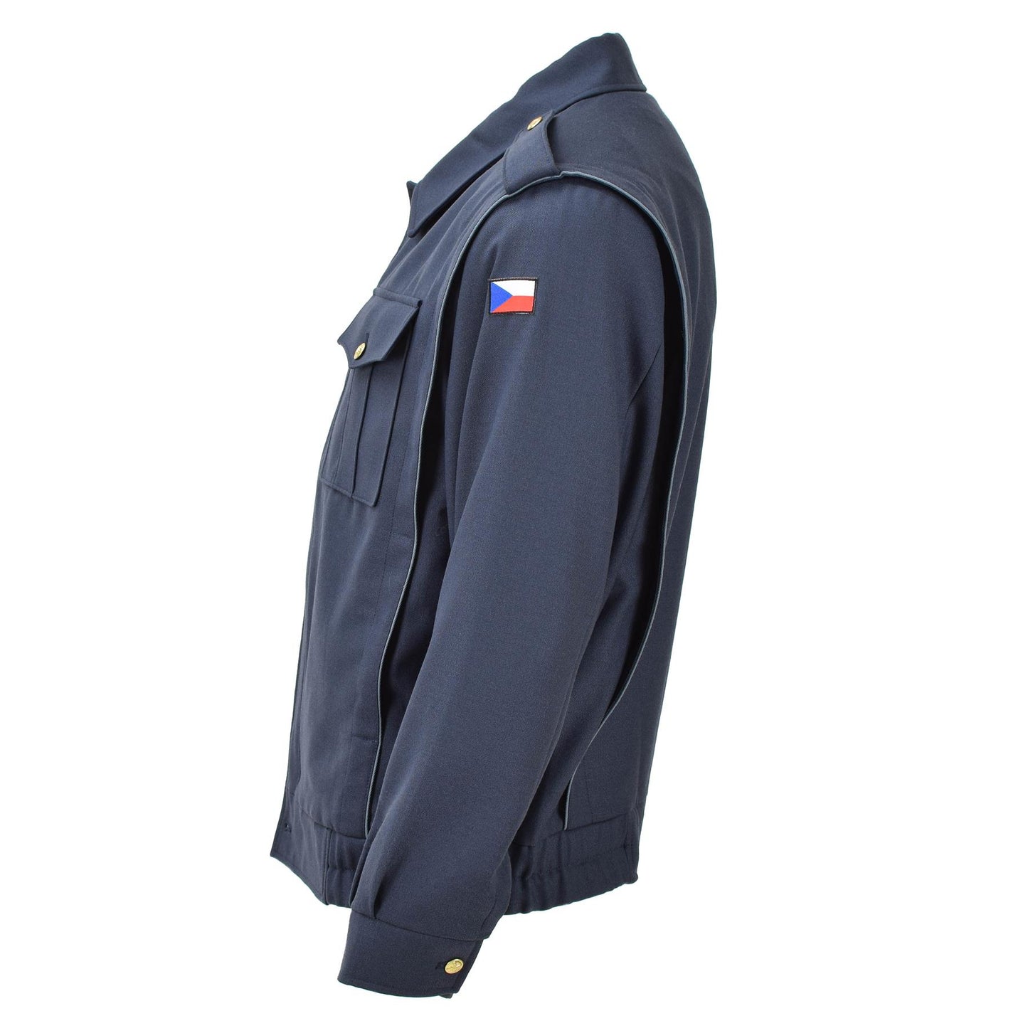 Cekijos kariuomenes klasikinis melynas svarkas su auksinemis sagomis ir Cekijos veliavos zenkleliu ant rankovės