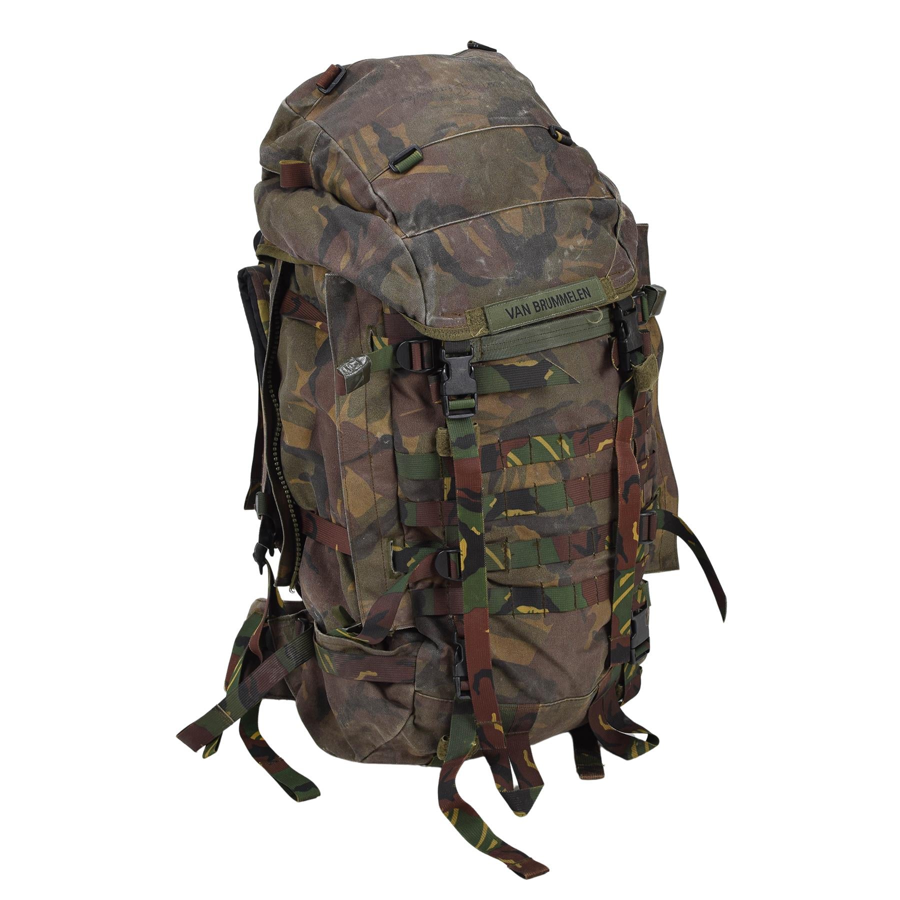 Olandijos kariuomenės taktinė kuprinė 60L su MOLLE tvirtinimais Woodland kamufliažas ir didelė talpa.