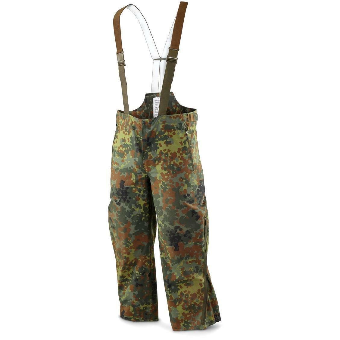 Vokiečių kariuomenės neperšlampamos kelnės su petnešomis Flecktarn marginimo iš Gore-Tex medžiagos.