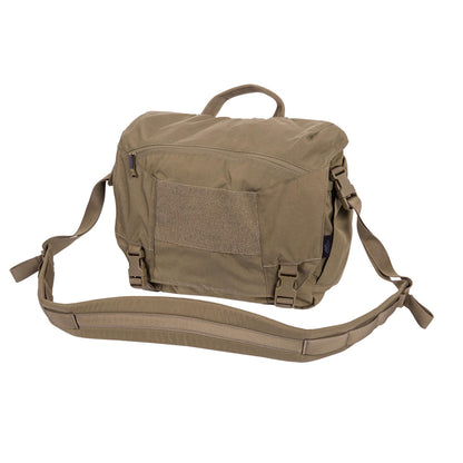 Helikon-Tex Urban Courier Medium kariuomenės stiliaus krepšys su reguliuojamu peties diržu ir Velcro panele.