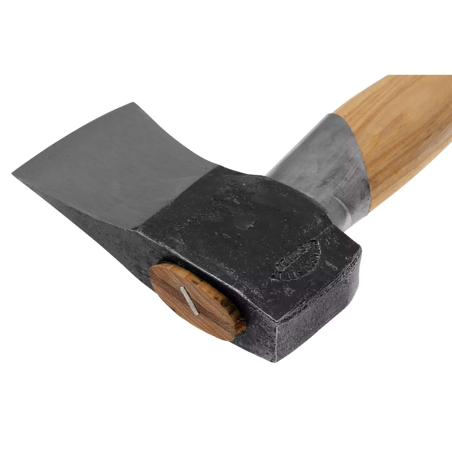 Gransfors Small Splitting Axe 425 skaldymo kirvis su anglies plieno ašmenimis ir medine Hickory rankena.