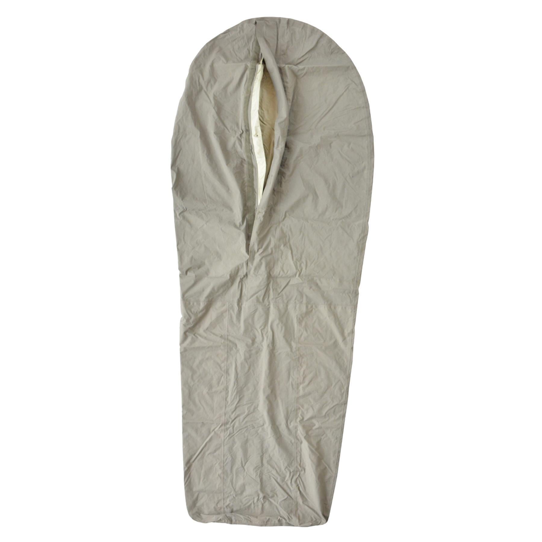 Austrijos kariuomenės neperšlampamas miegmaišio užvalkalas Gore-Tex alyvuogių spalvos, patvarus ir kvėpuojantis.
