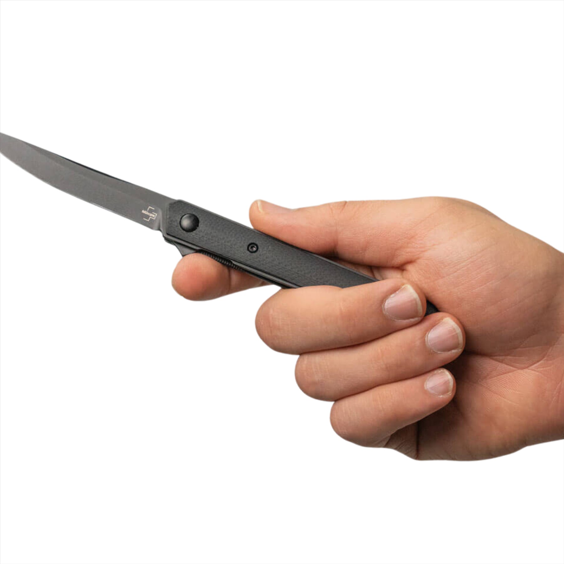 Boker Plus Kwaiken Air Mini sulankstomas peilis su G10 rankena ir plonu D2 įrankiniu plienu juodas, rankoje.