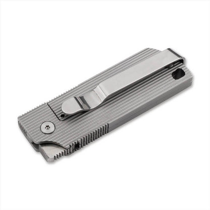 Boker Plus BabyX sulankstomas peilis iš D2 plieno su aliuminio rankena ir patogiu nešiojimo klipsu.