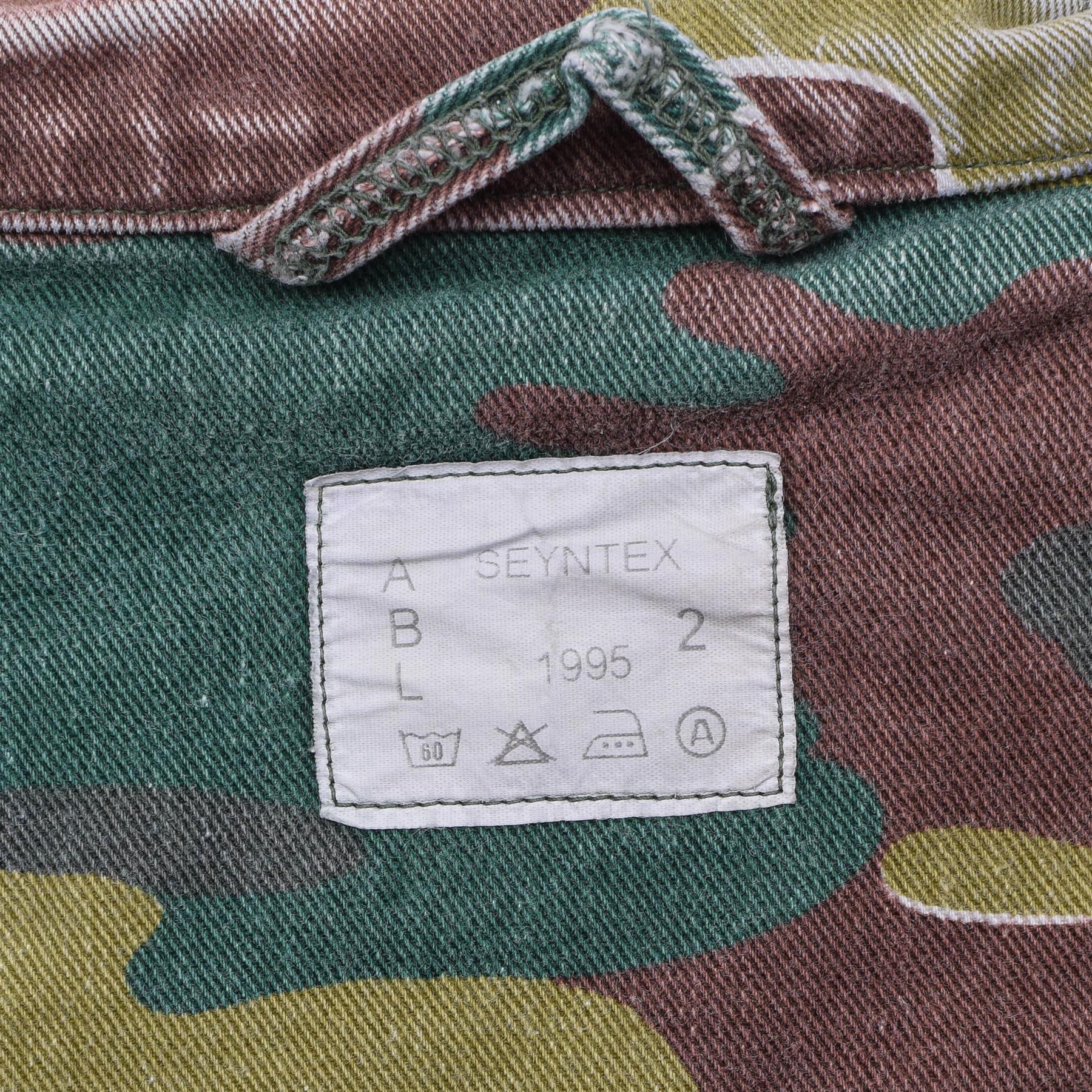 Belgijos kariuomenes M65 Jigsaw marginimo svarkas su originaliu Seyntex 1995 etiketė, rodomos detalės ir kamufliažo raštas