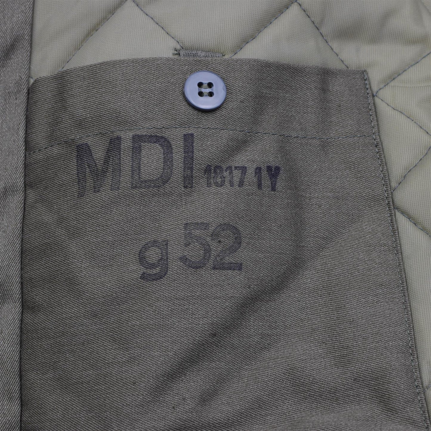 Vokietijos kariuomenės DDR vintažinis paltas alyvuogių spalvos