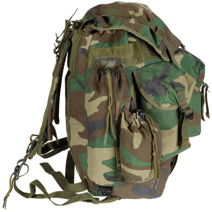 Turkijos kariuomenės 40L kuprinė Cordura medžiagos Woodland marginimo camo kuprinė su daug kišenių ir raištelių uždarymu.