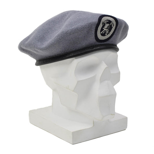 Vokietijos ugniagesių beretė su siuvinėtu audinio ženkliuku pilka
