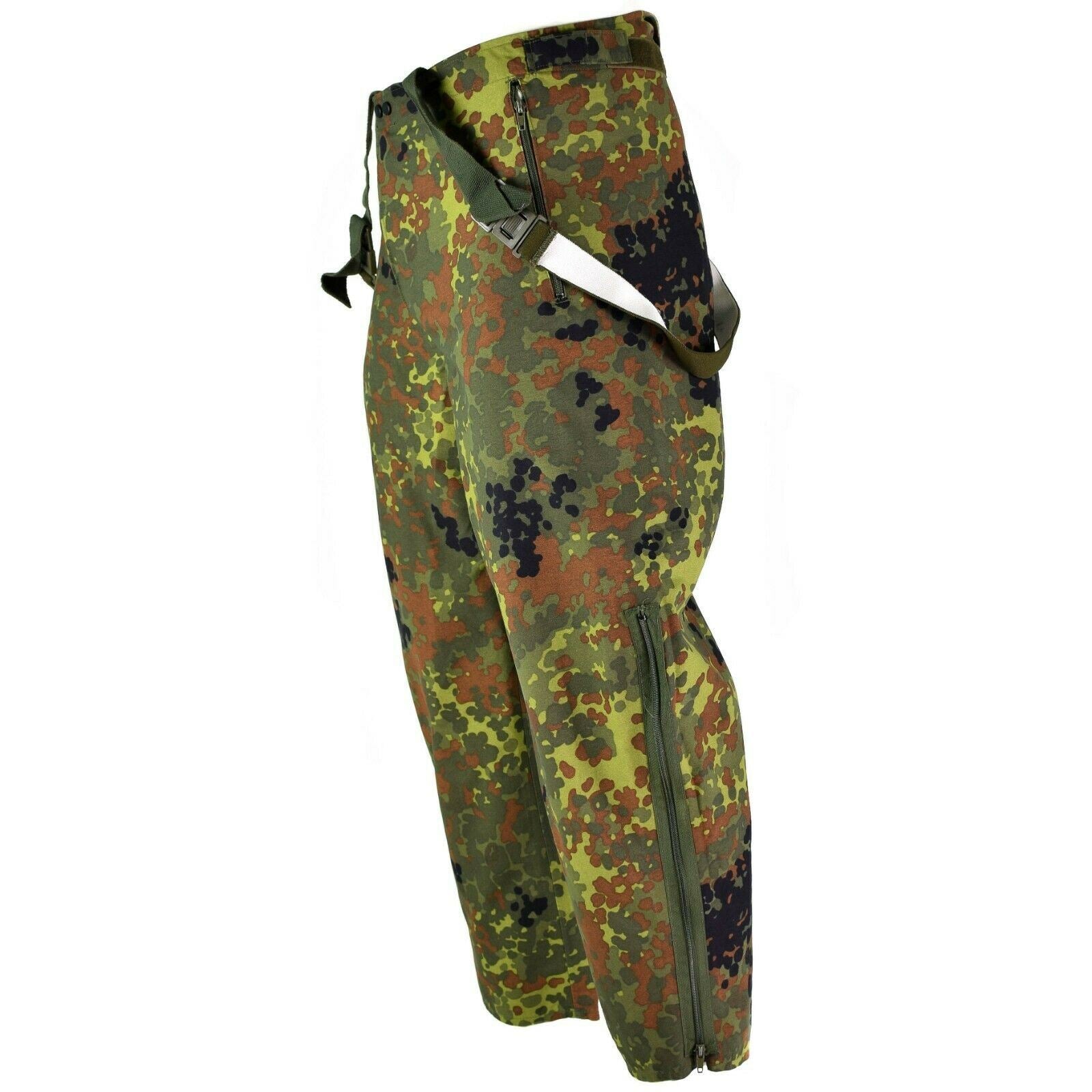 Vokiečių kariuomenės neperšlampamos kelnės su petnešomis Flecktarn marginimo iš Gore-Tex medžiagos.