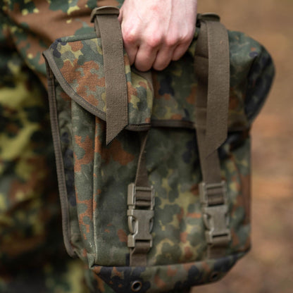 Vokietijos kariuomenės universalus dėklas su Molle tvirtinimais Flecktarn marginimo