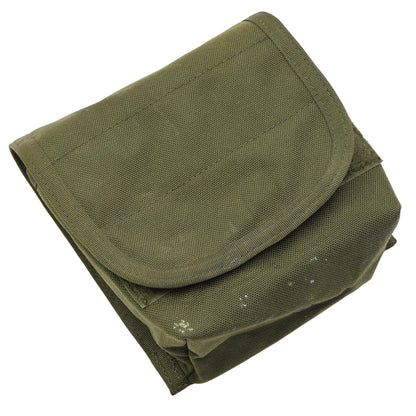 Jungtinės Karalystės universalus 40mm taktinis dėklas MOLLE tipo alyvuogių spalvos, patvarus ir funkcionalus.
