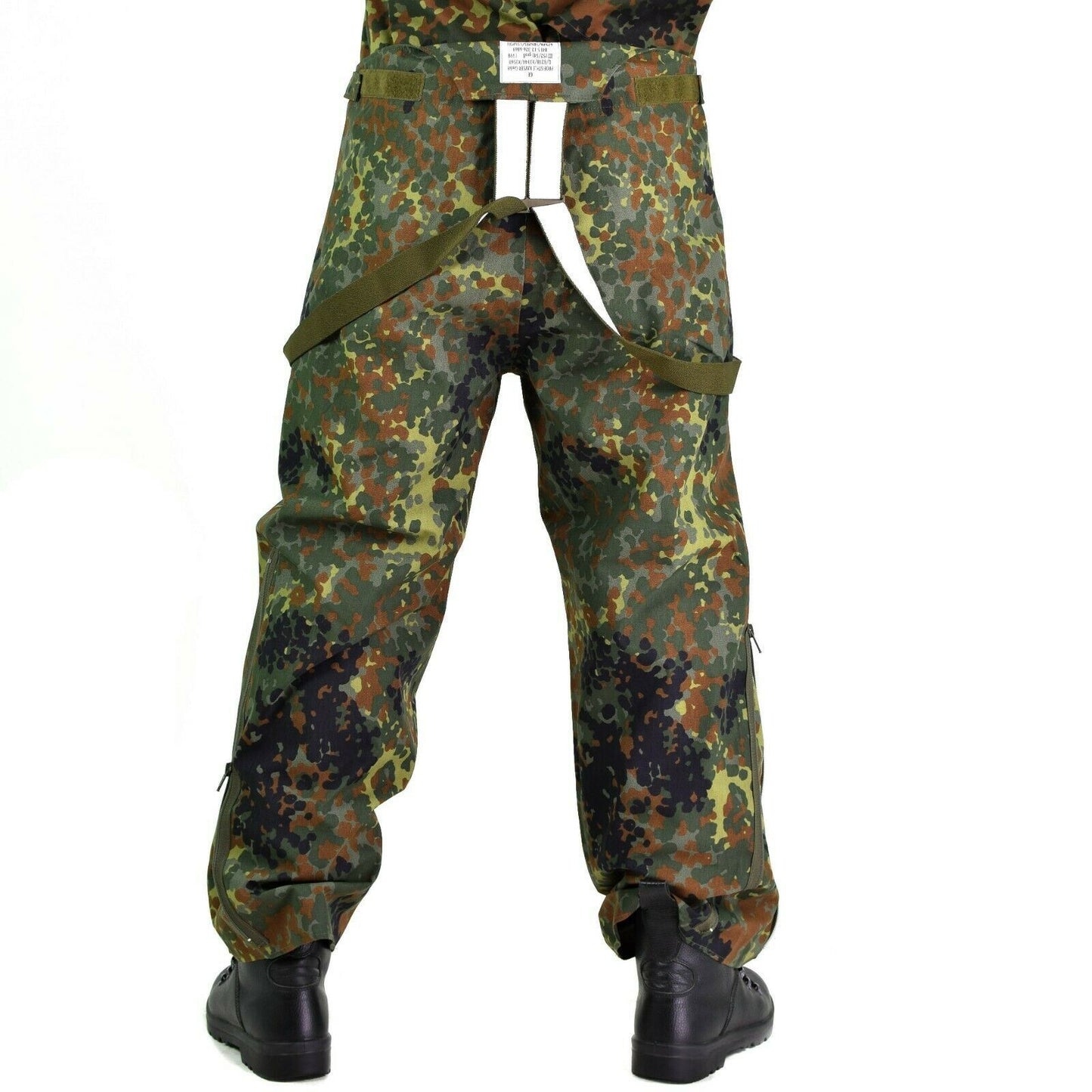 Vokiečių kariuomenės neperšlampamos kelnės su petnešomis Flecktarn marginimo, atsparios vandeniui ir patogios.