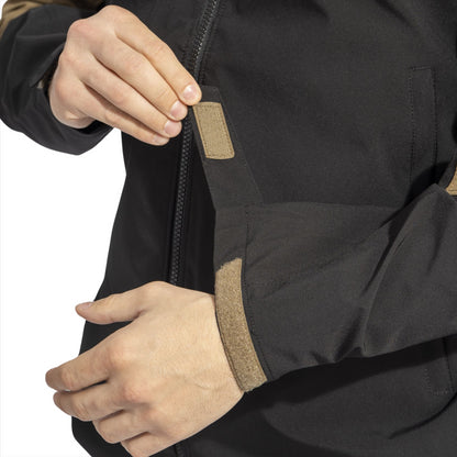 PENTAGON Monlite WP lengva neperšlampama Softshell striukė su reguliuojamu rankogaliu ir užtrauktuku patogumui.