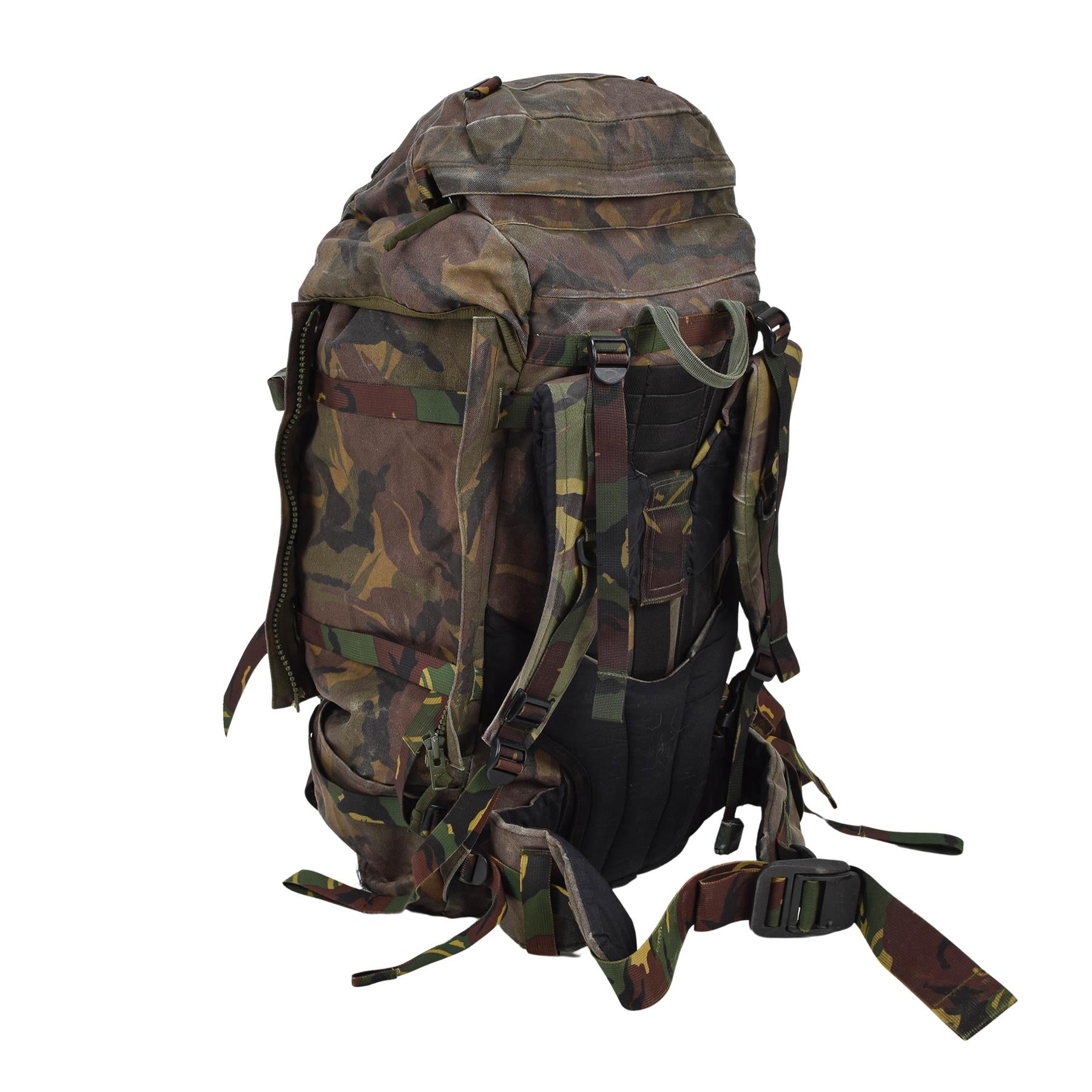 Olandijos kariuomenės taktinė kuprinė 60L su MOLLE tvirtinimais Woodland kamufliažas, patvari ir erdvi.